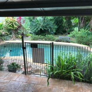 Фотография гостевого дома Royal Palm Cottage, Entire two bedroom 2 bathroom house with Pool