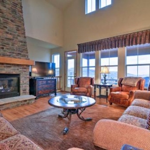 Фотография гостевого дома Retreat with Mtn Views o 4 Mi to Ski Granby Ranch!