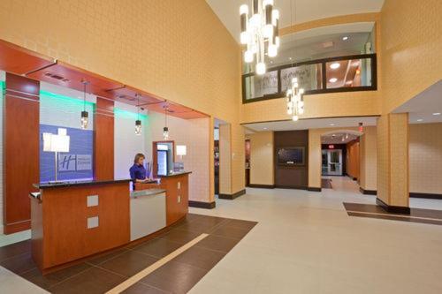 Фотография гостиницы Holiday Inn Express Hotel & Suites Dallas West, an IHG Hotel