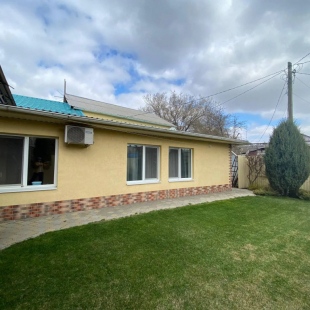 Фотография Коттеджа Частный дом Просторный дом с двориком в Центре