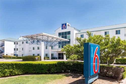 Фотография гостиницы Motel 6-Irving, TX - DFW Airport North
