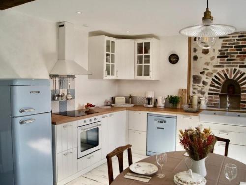 Фотография гостевого дома Gîte Sainte-Suzanne-et-Chammes, 3 pièces, 4 personnes - FR-1-600-192