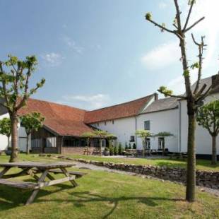 Фотографии гостевого дома
Vintage Farmhouse in Bemelen with Forest Near