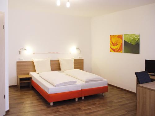 Фотография гостиницы Orange Hotel und Apartments