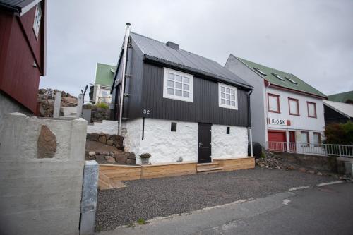 Фотографии гостевого дома 
            Two Bedroom Vacation Home in the Center of Tórshavn