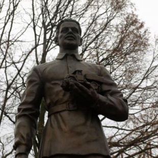 Фотография памятника Памятник И.А. Лихачеву