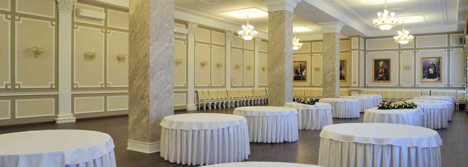 Фотография банкетного зала Зал Офицерского собрания Дома офицеров Южного военного округа