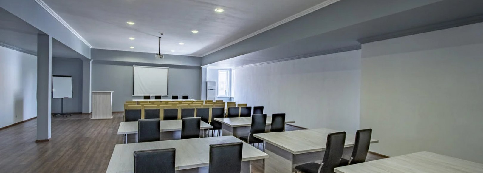 Фотография конференц-зала Русь