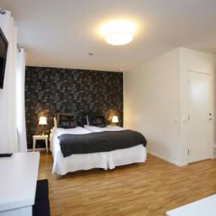 Фотографии гостиницы
Riverside Hotel & Apartments