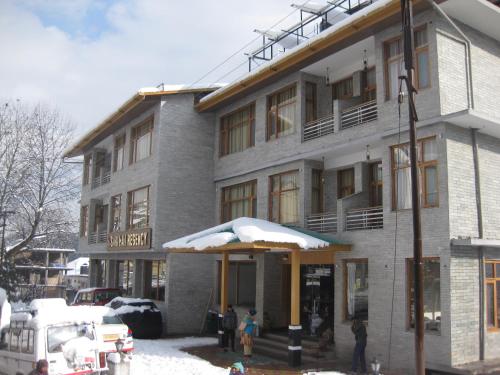 Фотография гостиницы Sarthak Regency (Centrally Heated & Air cooled)