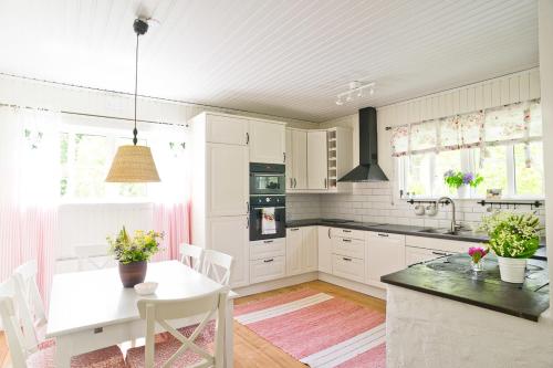 Фотография гостевого дома Nommen Fishing Cottages