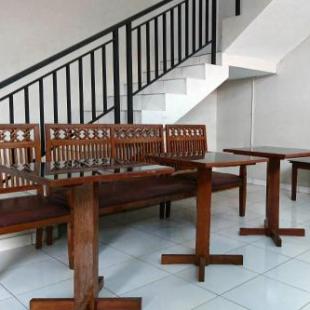 Фотография гостиницы RedDoorz near Stasiun Tawang Semarang