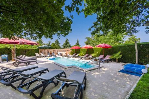 Фотографии гостевого дома
Holiday house in Poreč with balcony, air conditioning, WiFi, washing machine (4928-2)