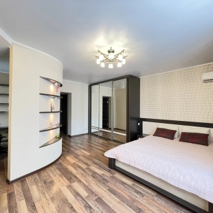 Фотография квартиры Квартира Дизайнерская двухкомнатная с джакузи