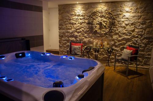 Фотография гостиницы Aux Berges de l'Aveyron-Maison by Logis