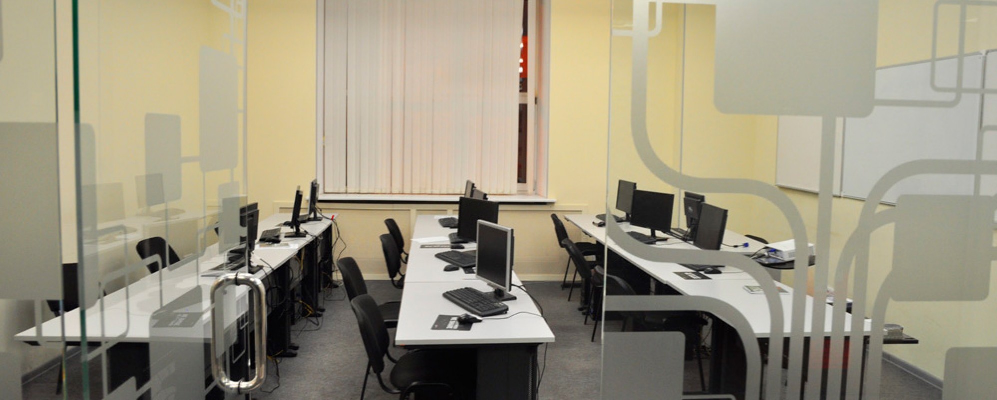 Фотографии компьютерного класса Средний класс Юникс Эдьюкейшн Центра