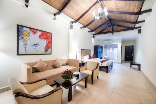 Фотография гостиницы Almond Hotel Sothearos