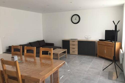 Фотография гостевого дома Grand-Fort-Philippe : maison proche du port