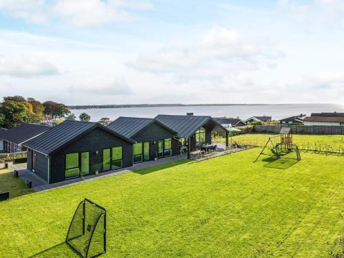 Фотография гостевого дома Four-Bedroom Holiday home in Haderslev 7