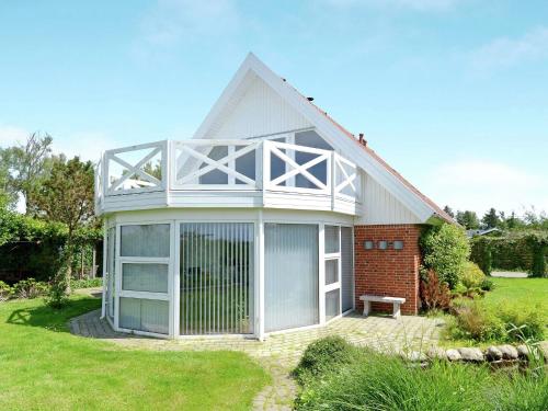 Фотография гостевого дома Three-Bedroom Holiday home in Hemmet 68