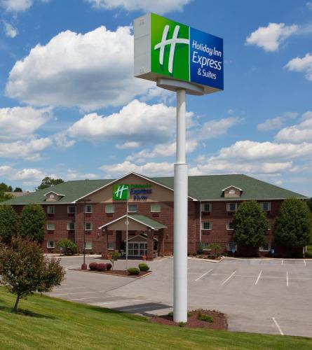 Фотографии гостиницы 
            Holiday Inn Express Hotel & Suites Center Township, an IHG Hotel