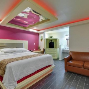 Фотография гостиницы Romantic Inn & Suites