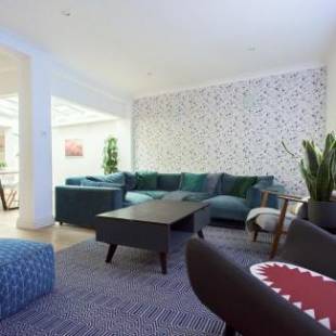 Фотографии гостевого дома
The Harrods Mews - Modern 4BDR + Rooftop & Garage