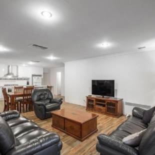 Фотографии гостевого дома
Beach front 4 x2 Home with pool