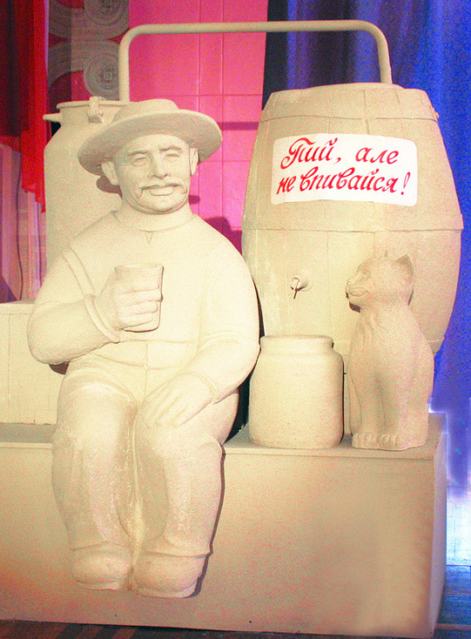 Фотографии памятника
Памятник самогонному аппарату