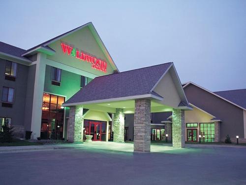 Фотография гостиницы Wildwood Lodge & Suites