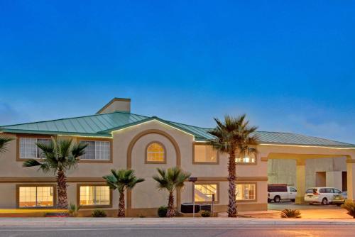 Фотография гостиницы Days Inn by Wyndham San Antonio Airport