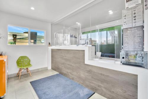 Фотографии мотеля
Exclusivo Inn and Suites