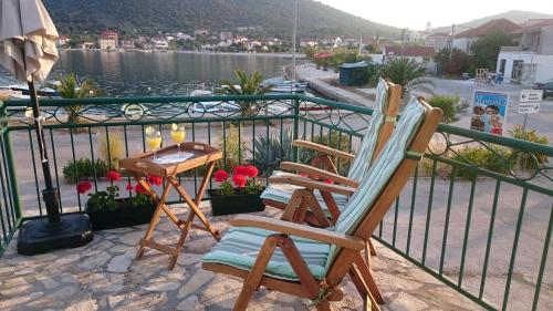 Фотография гостевого дома Seaside holiday house Vinisce, Trogir - 12066