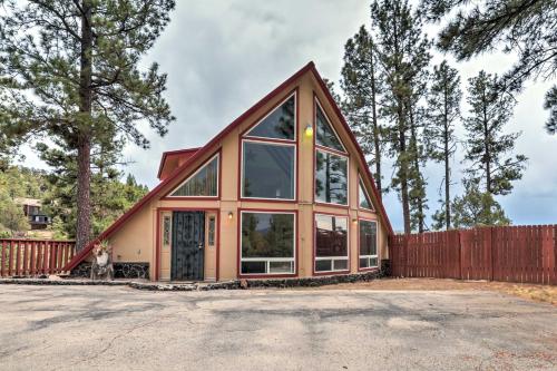 Фотографии гостевого дома 
            Expansive Retreat with Deck Near Downtown Ruidoso!