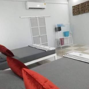 Фотографии хостела
Farm House Kohyaoyai