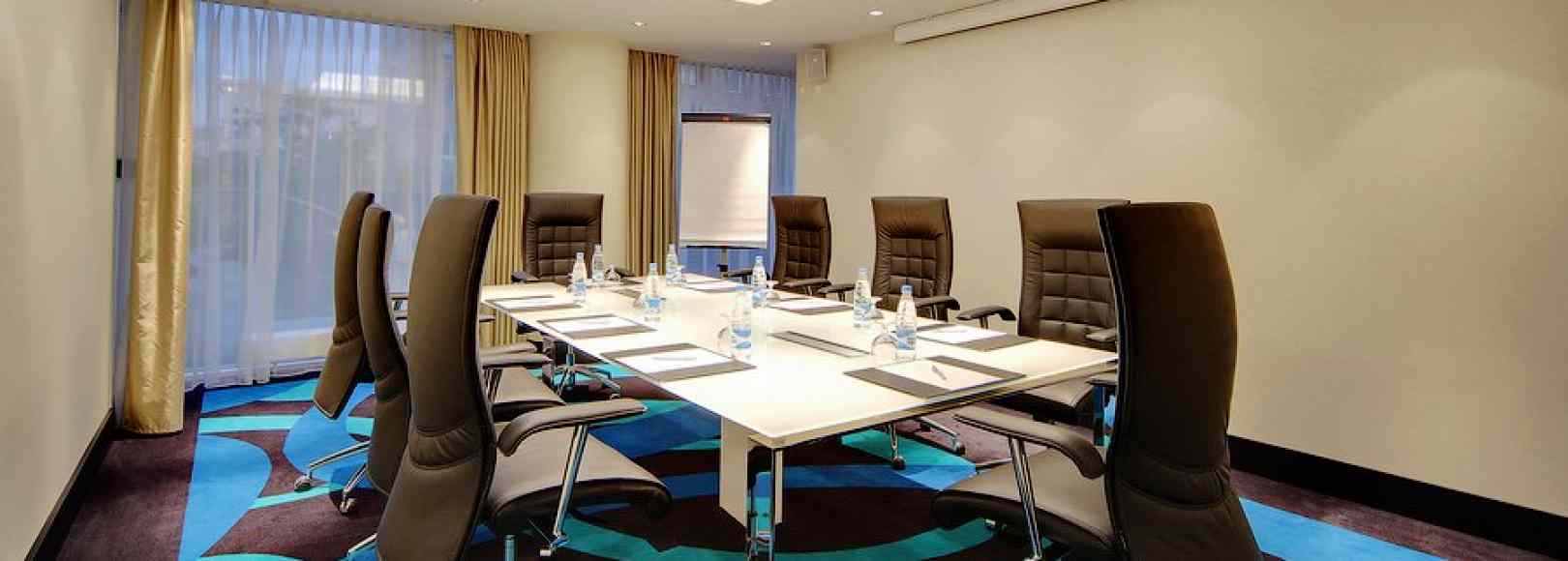 Фотография комнаты для переговоров Штраус