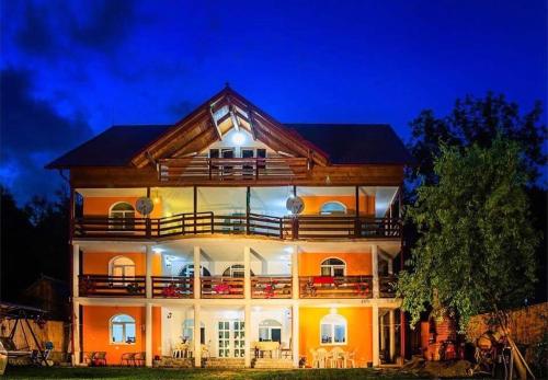 Фотография гостевого дома Casa Cristalina&Dumy