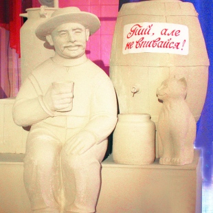 Фотография Памятник самогонному аппарату