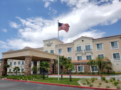 Фотография гостиницы Country Inn & Suites by Radisson, San Bernardino (Redlands), CA