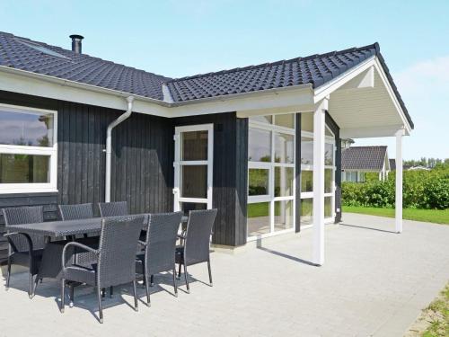 Фотография гостевого дома Three-Bedroom Holiday home in Hemmet 74