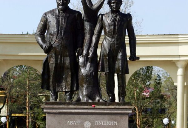 Фотография памятника Памятник  Абаю и Пушкину