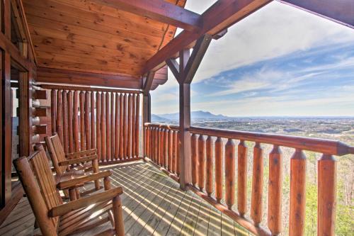 Фотография гостевого дома Upscale Retreat with Deck, Hot Tub, and Stunning Views