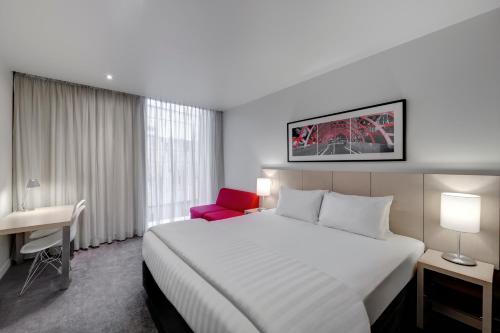 Фотография гостиницы Travelodge Hotel Melbourne Docklands