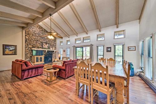 Фотография гостевого дома Townhome in Ruidoso with Foosball and Pool Table