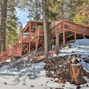 Фотография гостевого дома Rustic Cloudcroft Cabin with Deck-Near Skiing and Fishing!