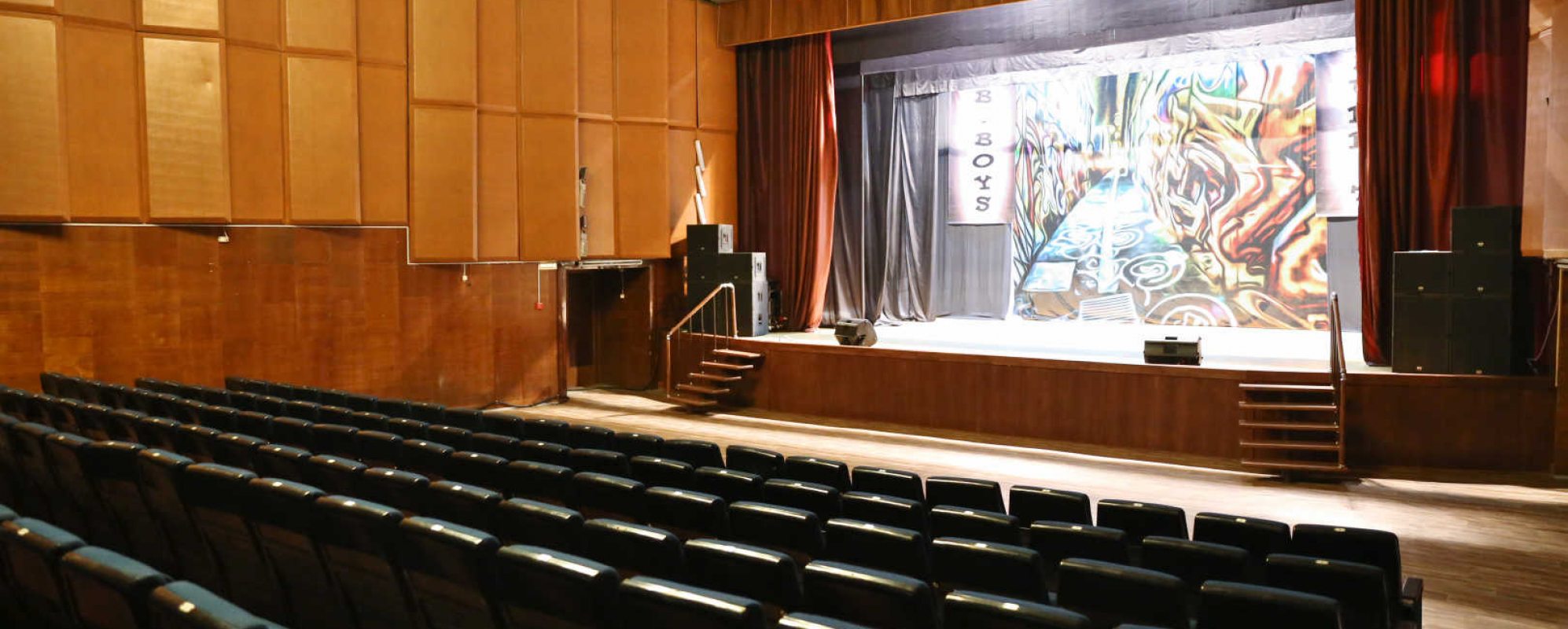 Фотографии конференц-зала Зрительный зал ГДК Родина