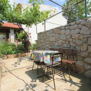 Фотографии гостевого дома 
            Apartments with a parking space Cres - 7984