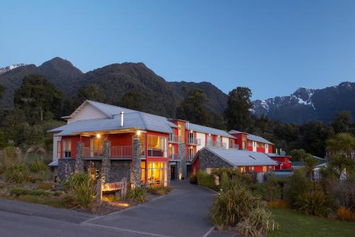 Фотография гостиницы Distinction Fox Glacier - Te Weheka Boutique Hotel