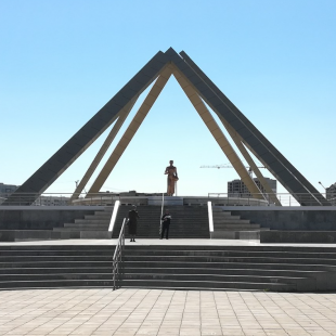 Фотография памятника Памятник русской учительнице