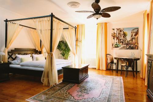 Фотография гостиницы Restaurant Dicker Mann Hotel zum Blauen Krebs